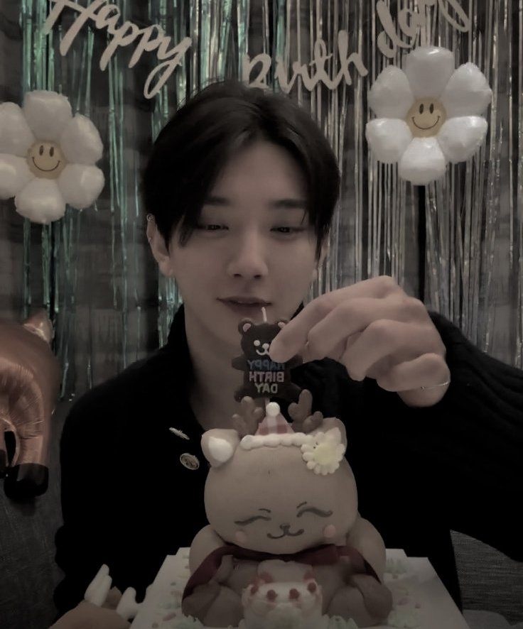 8e___ther's tweet image. ͏͏͏͏͏͏⠀⠀⠀

⠀⠀⠀@𝟴𝗲___𝘁𝗵𝗲𝗿 posted an update！
⠀⠀⠀30 Dec 24、Makati, PH 。

⠀⠀⠀➤  thank you for all the greetings! :)
⠀⠀⠀hopefully, the upcoming year brings
⠀⠀⠀better things for me, and for all of us.

⠀⠀