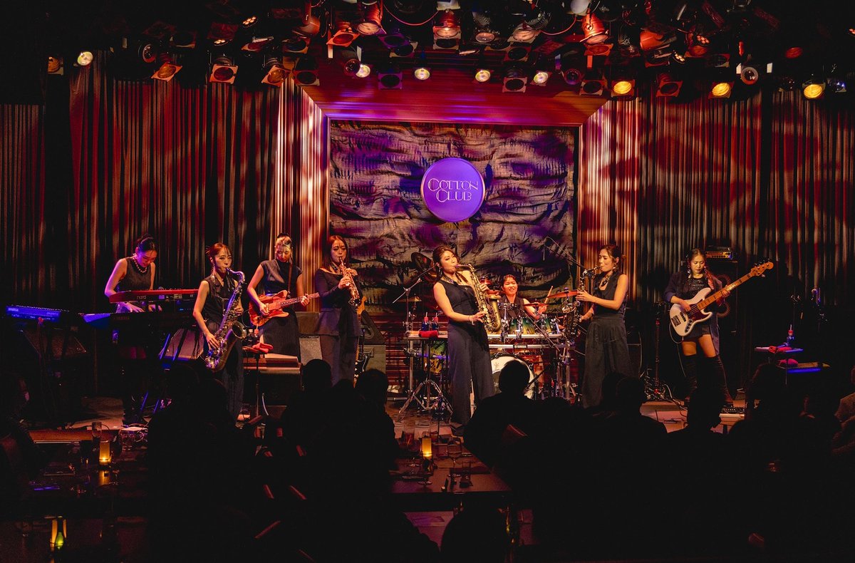 MihoTerachi's tweet image. THE JAZZ AVENGERS Year end Special Live 2Days 4Stages 満員御礼ありがとうございました！新旧織り交ぜた特別メニューは演奏していても懐かしかったり刺激的だったり楽しかった！きっと明日は筋肉痛…(今も若干😂) #ジャズアベ