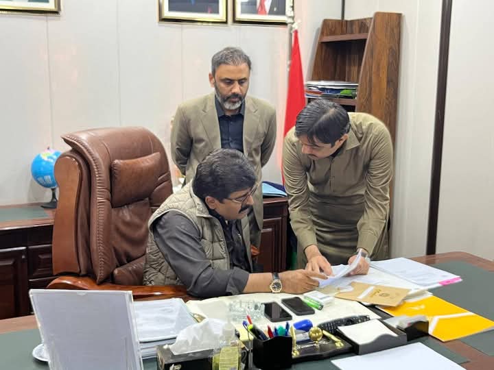 AltafSamoo1's tweet photo. Honorable Minister Education Sindh qibla sain @sardarshah1 https://t.co/GVXycxeqzG