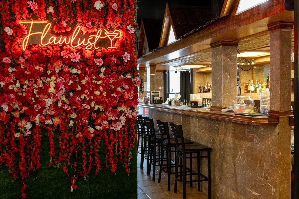 BGChamber's tweet photo. 🎉 Welcome Flawlust Lounge Bar &amp; Grill to Bowling Green! Enjoy a vibrant atmosphere, specialty cuisine, and signature cocktails.

📍 729 Chestnut St
☎️ (270) 495-1332 https://t.co/gyv7aSNdSl