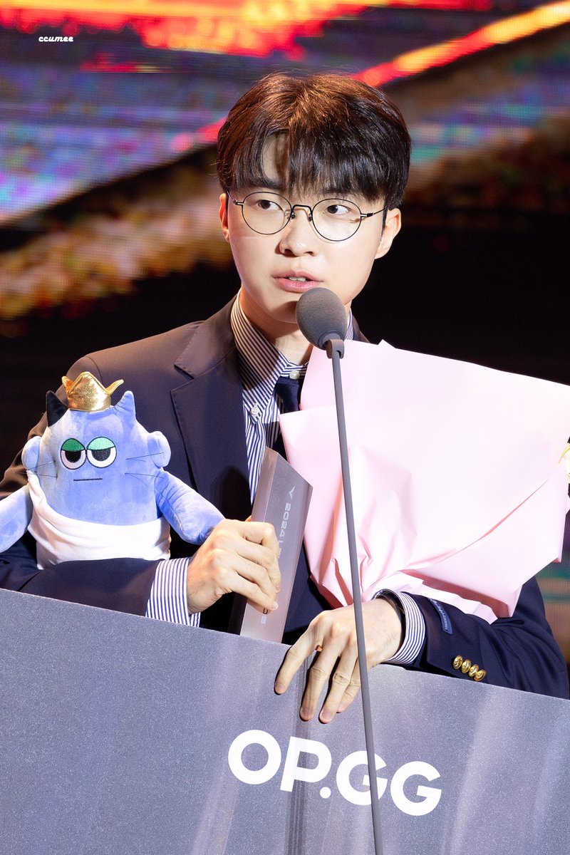 241229 lck 어워즈    

사실
혁자님이었습니당😊

#Faker #페이커