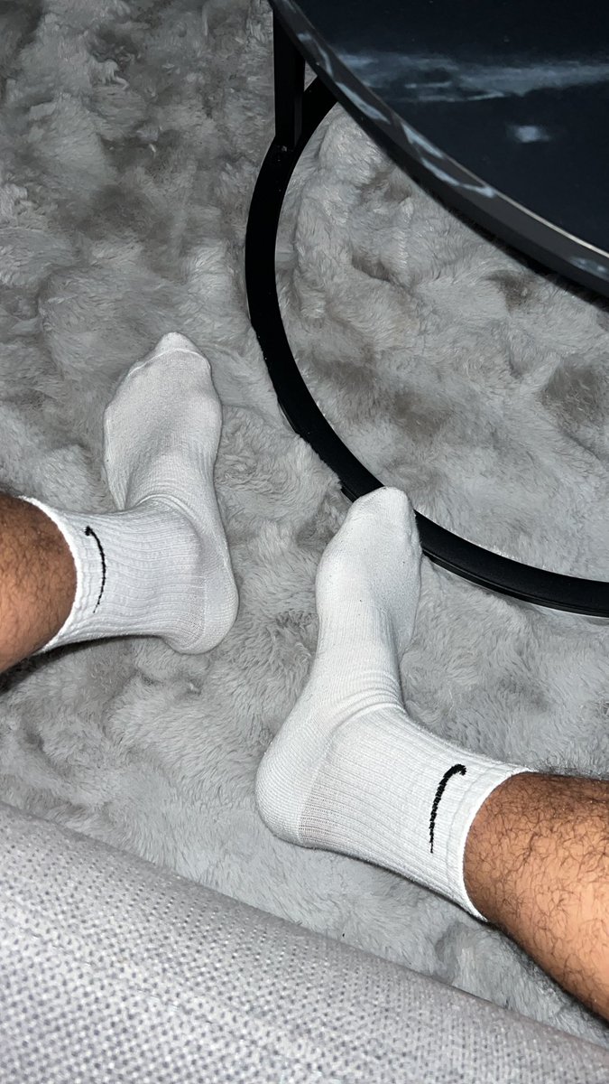 1TimMaster's tweet image. Der Alpha ist krank geschrieben schreibt mir ihr köter 🐕 
#skalve #slave #dominant #beleidigung #findom #feet #Füße #smell