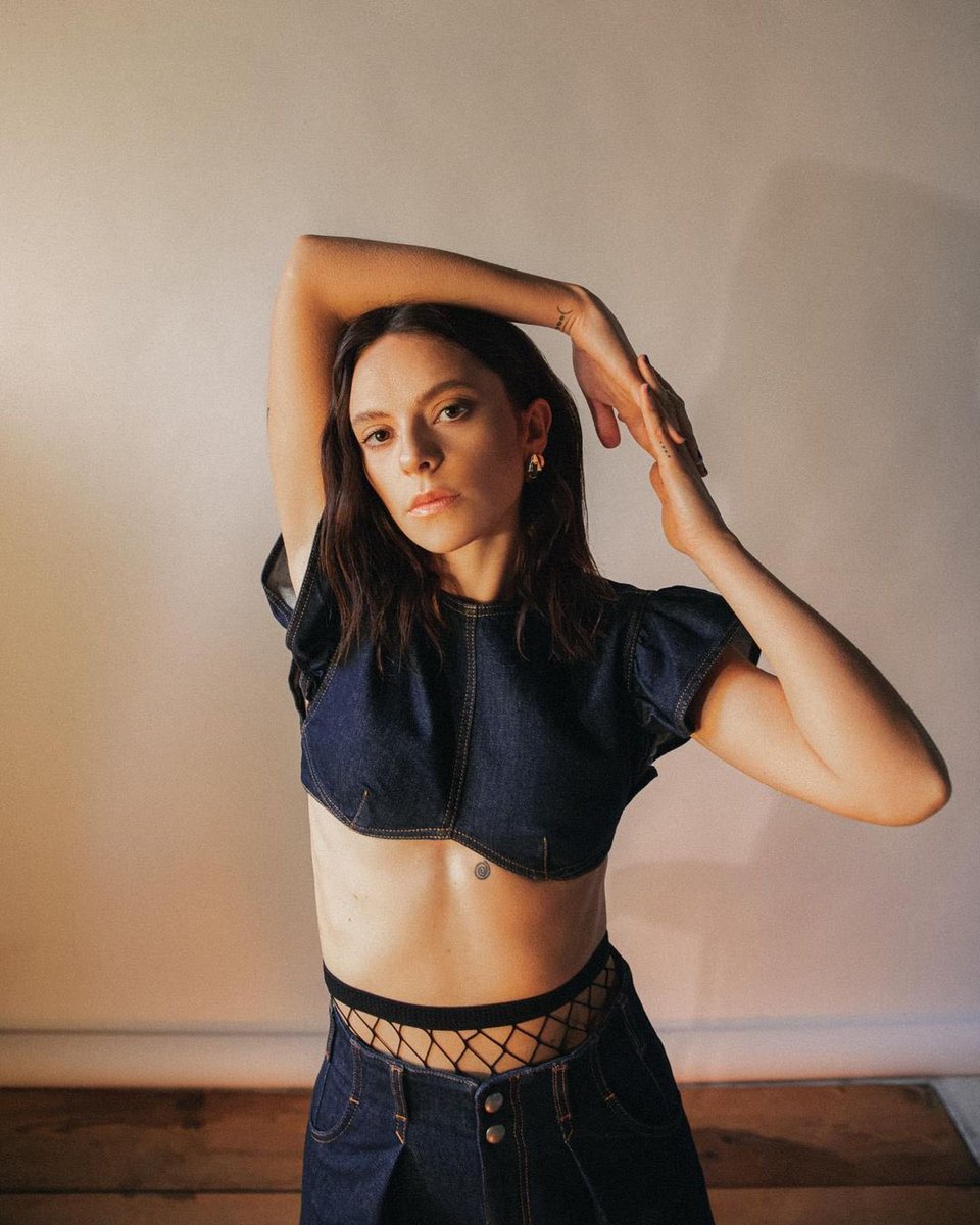 itparade_'s tweet photo. “Christmas Party” è l’ottavo brano di @francescacheeks a raggiungere la top 10 dei singoli @FIMI_IT:

#1 Distratto
#1 Magnifico con @Fedez
#1 Nessun grado di separazione
#1 CHIAMAMI PER NOME con @Fedez
#6 Fotografia con #CarlBrave e @FabriFibra
#7 Christmas Party
#8 Cigno nero con @Fedez
#10 L’amore esiste