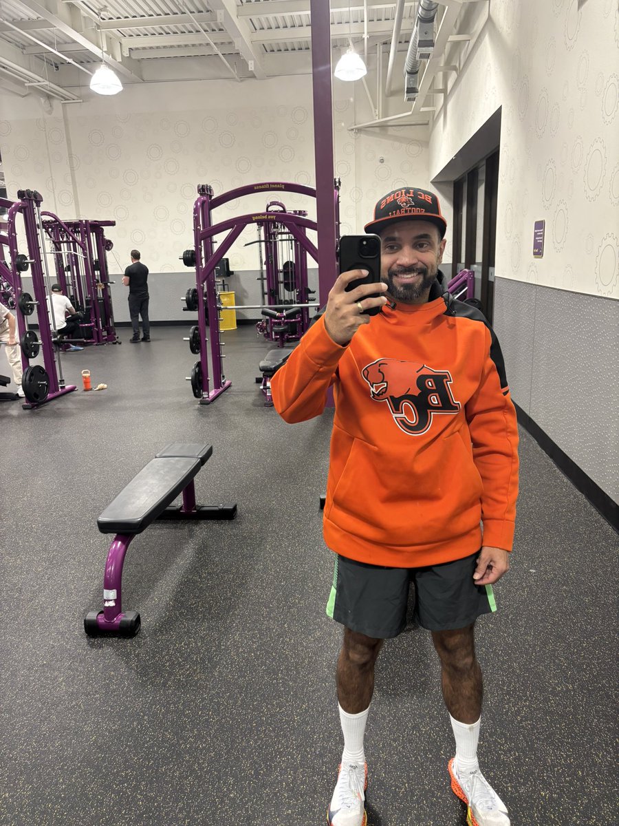 Proud to represent my Leo’s during workouts from Kelowna! <a href="/BCLions/">BC LIONS</a> <a href="/BCLionsDen/">BCLionsDen 🇨🇦</a> <a href="/FarhanLaljiTSN/">Farhan Lalji</a> <a href="/JayJanower/">JAY JANOWER</a> <a href="/ScottRintoul/">Scott Rintoul</a>