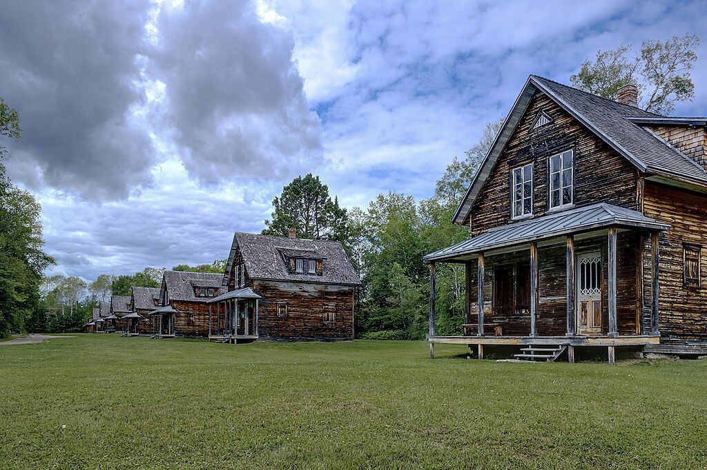 Et enfin, voici la photo gagnante de Wiki aime les monuments au Canada 2024 🥇  une photo du village historique de Val-Jalbert, au Québec.

📷 Adage59 - CC BY-SA 4.0