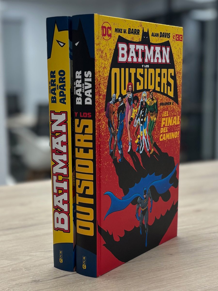 COMUNICADO – ENVÍO CROWDFUNDING – BATMAN Y LOS OUTSIDERS

Hoy os mostramos los tomos del crowdfunding centrado en Batman y los Outsiders. Recordamos que estos dos volúmenes vendrán incluidos dentro de un estuche, acompañados de los siguientes bonus: un set de 6 láminas (168x257