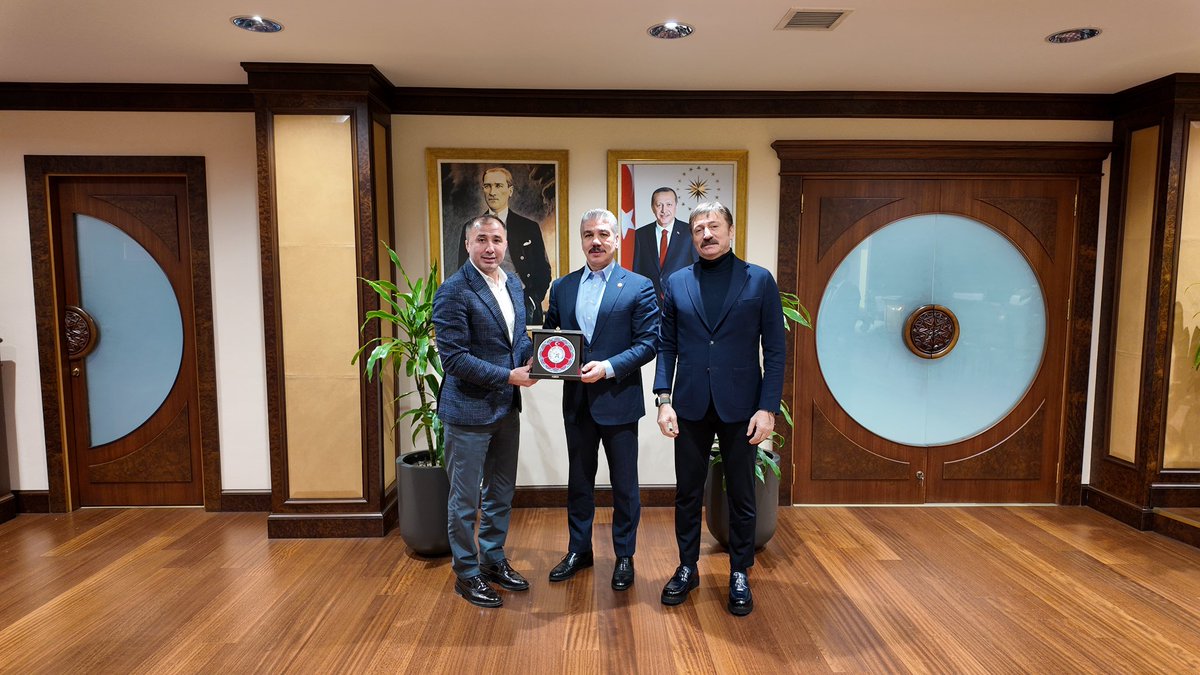 DrHakanBahadir's tweet photo. İstanbul Milletvekilimiz @cuneytyuksel_ İlçe Başkanımız @Fatihtunaa ve Judo Federasyon Başkanı @shuysuz ’u belediyemizde ağırladık. 

Nazik ziyaretleri için teşekkür ediyor, çalışmalarında kolaylıklar diliyorum. https://t.co/GepyyGIUas