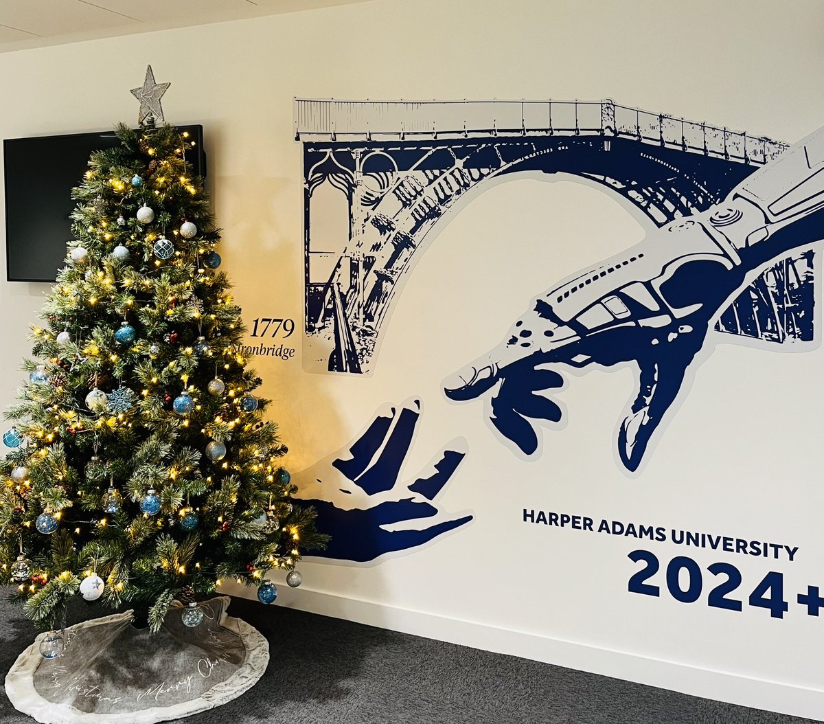 🌟 2024 HAUT Highlights 🌟

🏢 HRH, The Princess Royal, opening #TheQuad

🤖 Opening our doors for the first #DiscoveryDay

🎄 First Christmas in our new #Telford site

📈 Launching our fully funded #UKSPF #business short courses

What are your highlights for the year?