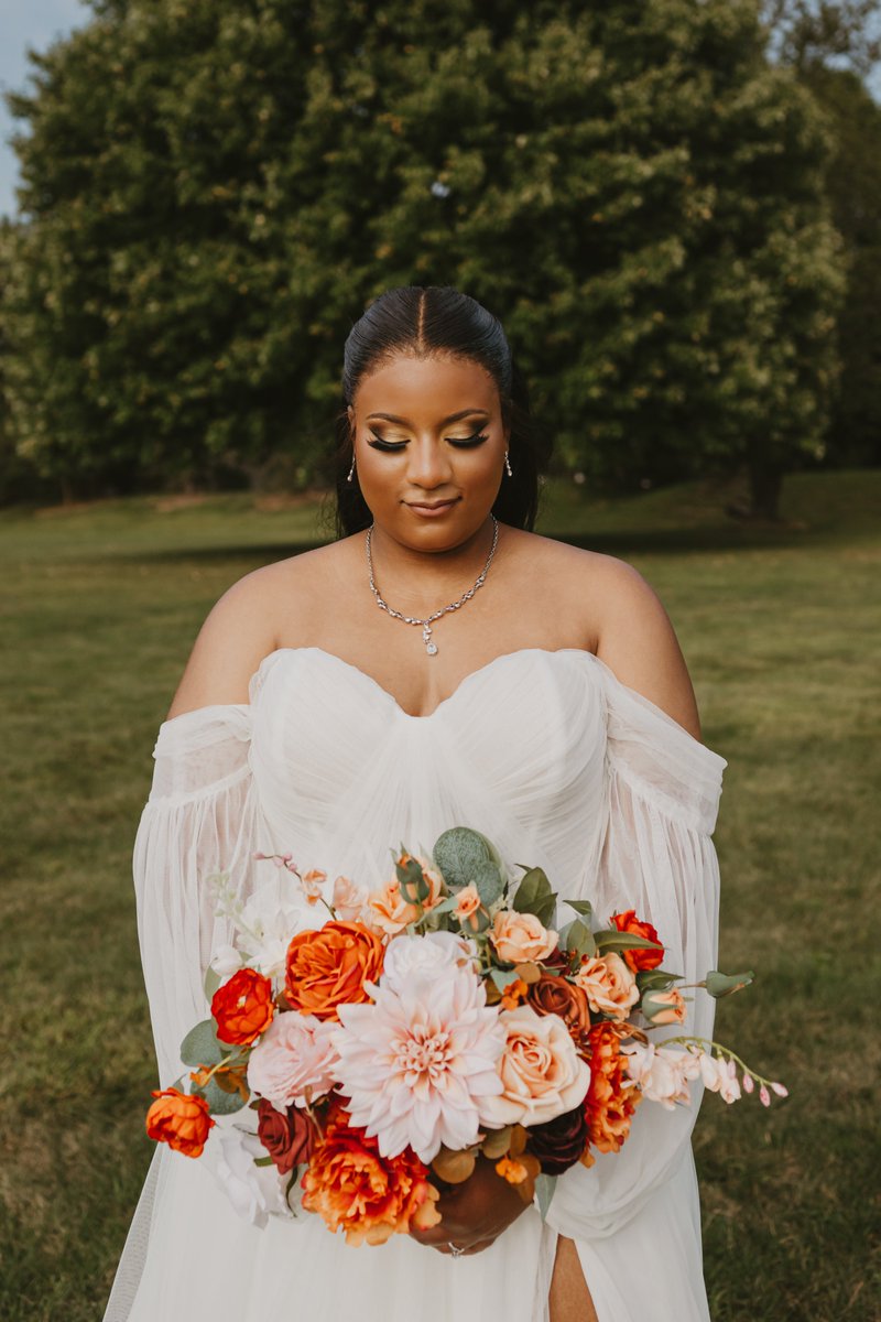 alterations_exp's tweet photo. We're OBSESSED ✨  Shelly you looked absolutely gorgeous!
·
Thank you for choosing AE in North Olmsted📍 for your bridal alterations! Our talented bridal seamstress, Gabi, was so happy to work with you and be a part of your special day 
#seamstress #cleveland #clevelandweddings https://t.co/L2W8LZgH08