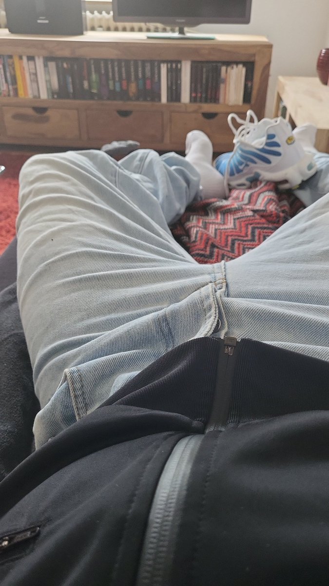 #sneakers #findom #420 #smoking #sox #cashslave #brainfuck #proll #nike #picaldi 🤑🧦🚬💰👟🤪