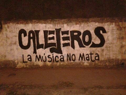 Me pega tan fuerte todo lo que tiene que ver con Cromañon que siento que me paso a mi o alguna persona cercana cuando la realidad es que no, pero pensar que pude haber sido yo o algun amigo mio me pone triste, una vez mas LA MUSICA NO MATA y a los 194 pibes los mato la corrupcion