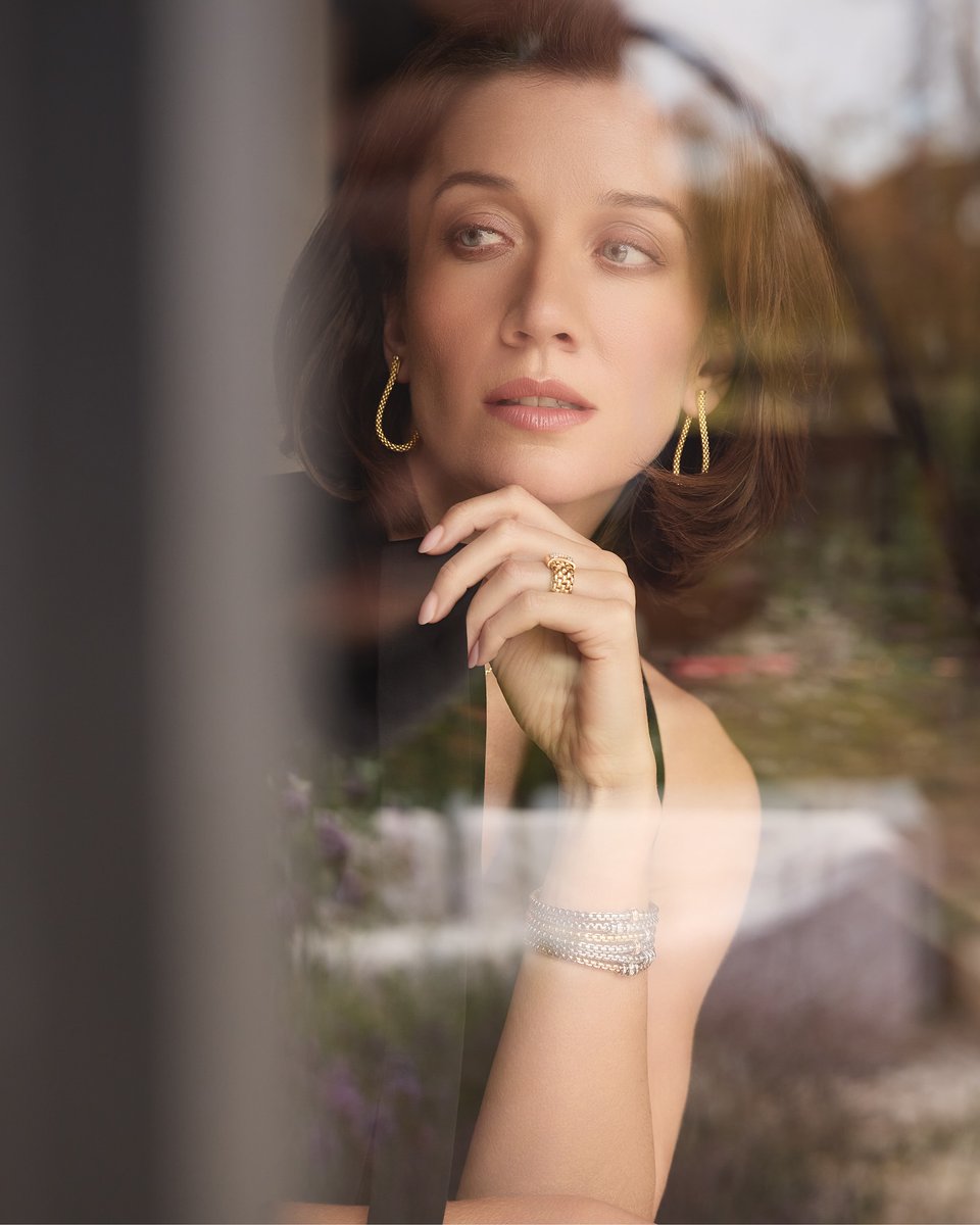Jewellery designed to be worn with ease in everyday life, just like Anglo-Italian singer @carlypaoli.

Bijoux conçus pour être portés aisément au quotidien, tout comme la chanteuse anglo-italienne @carlypaoli.

@fope1929

#FOPE #finejewellery #goldjewellery #Moncton #LaMinedOr