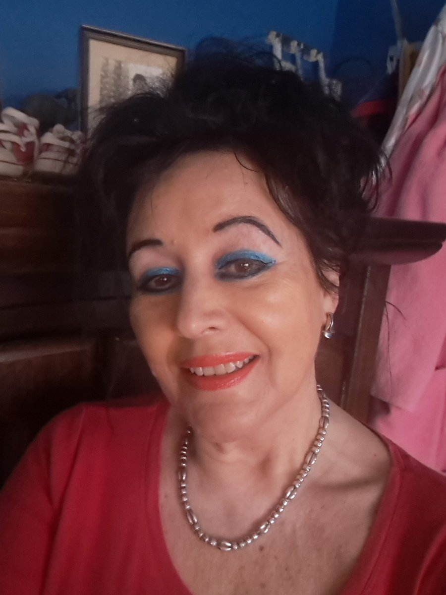 VCabuy's tweet photo. Groceries, no shopping! En dat doe ik in de #outfitoftheday #blue #red #redandblue #jeansHemalastyear #TshirtMS #cardiganOnly #skarfVeritas #all20yo Nice last '24 days 🥰 https://t.co/aZBub5IngU