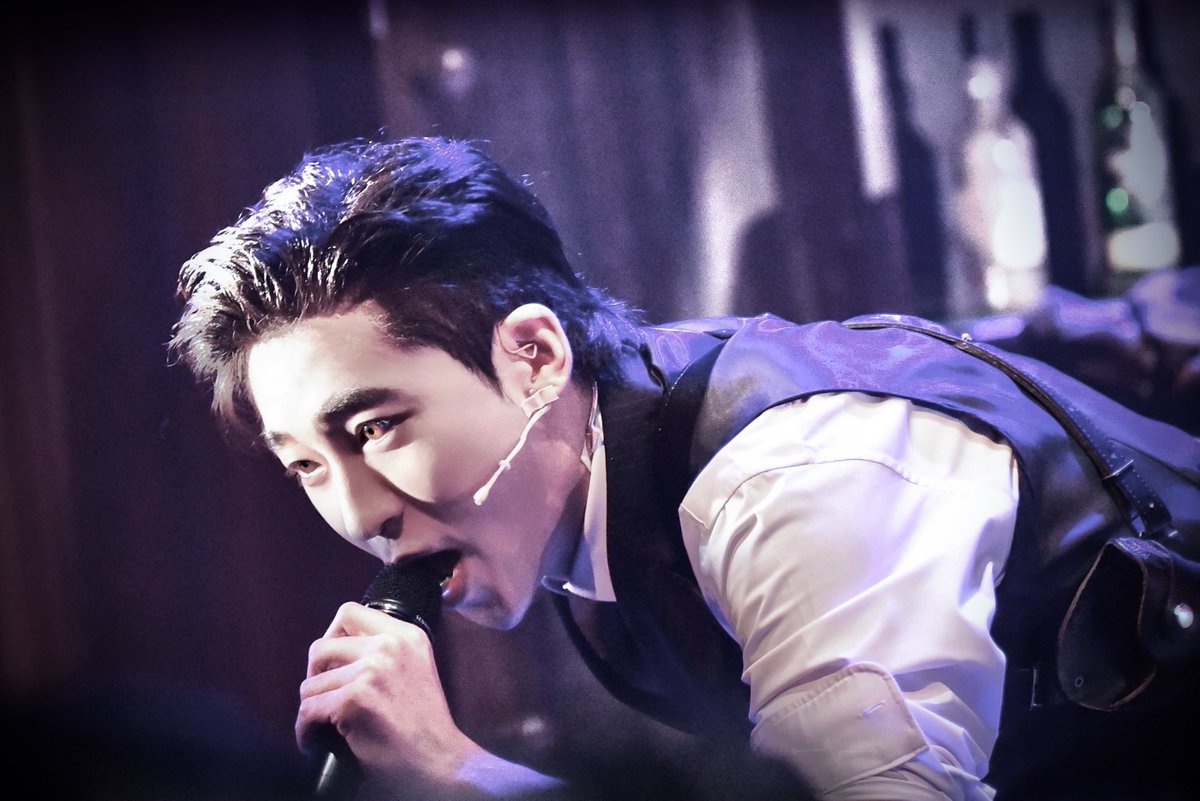 ↑↓←→ tweet media