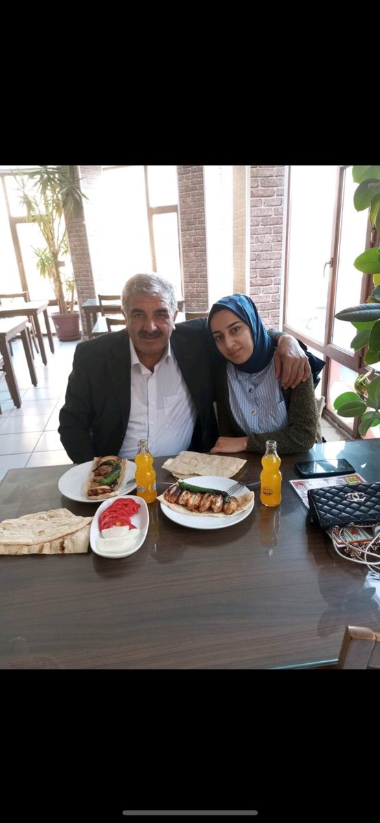 Suavi_Suavi's tweet photo. Değerli kardeşim Rojin. Seni ve aileni hiç tanımadım ben.
Ne yaparsınız, neye inanırsınız, kime oy verirsiniz, neyi sever-neyi sevmezsiniz?
Tümüyle bu ve benzeri sorular/cevaplar umurumda değil inanın bana.
Yaşasaydın bu yeterdi. Şimdi dilerim ki; katil(ler)in bulunsun, keşke🌹 https://t.co/qw28vqfJyF
