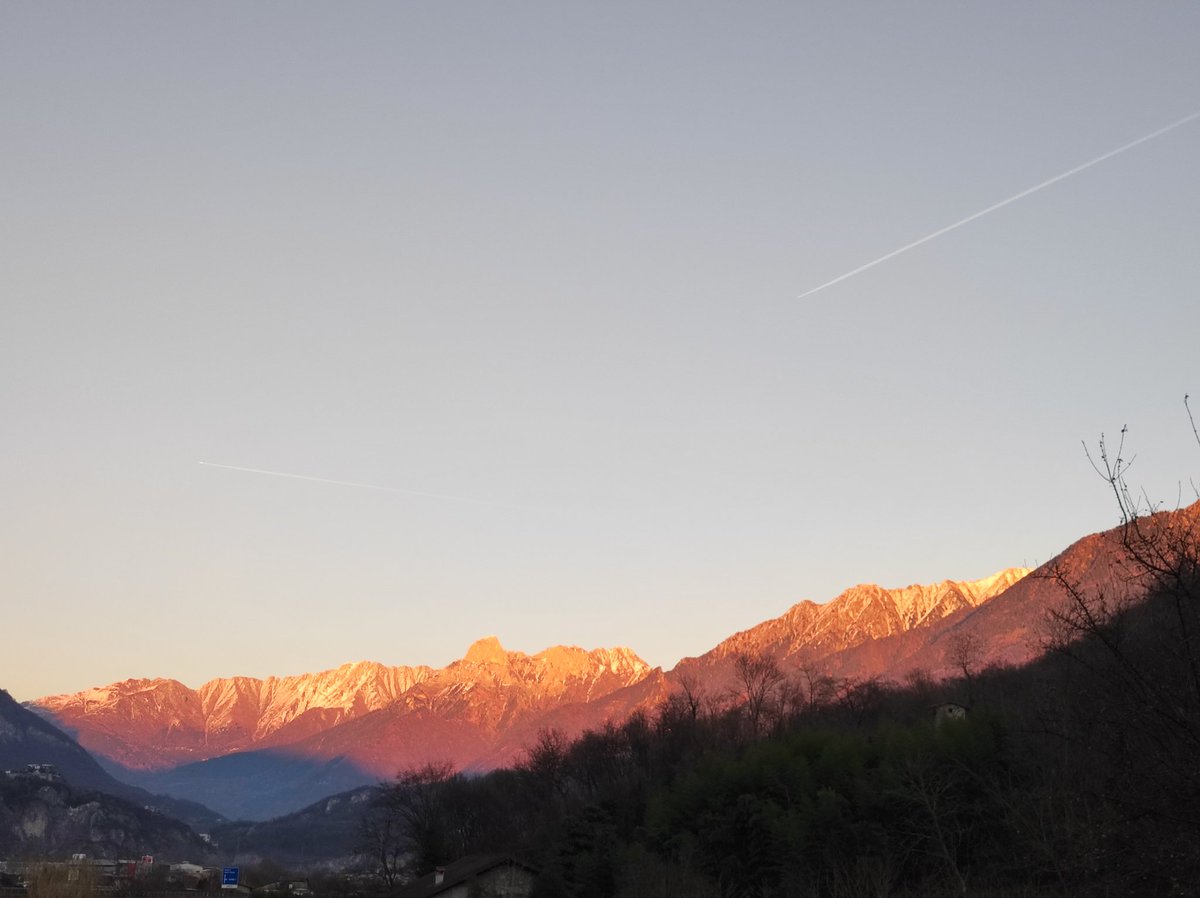 Quando si vedono le montagne che non c'è foschia...
Quando le vacanze iniziano...
Ma i tuoi capi si scordano e da stamattina ti chiamano e ti mandano messaggi🤦🏻‍♀️🤦🏻‍♀️🤦🏻‍♀️