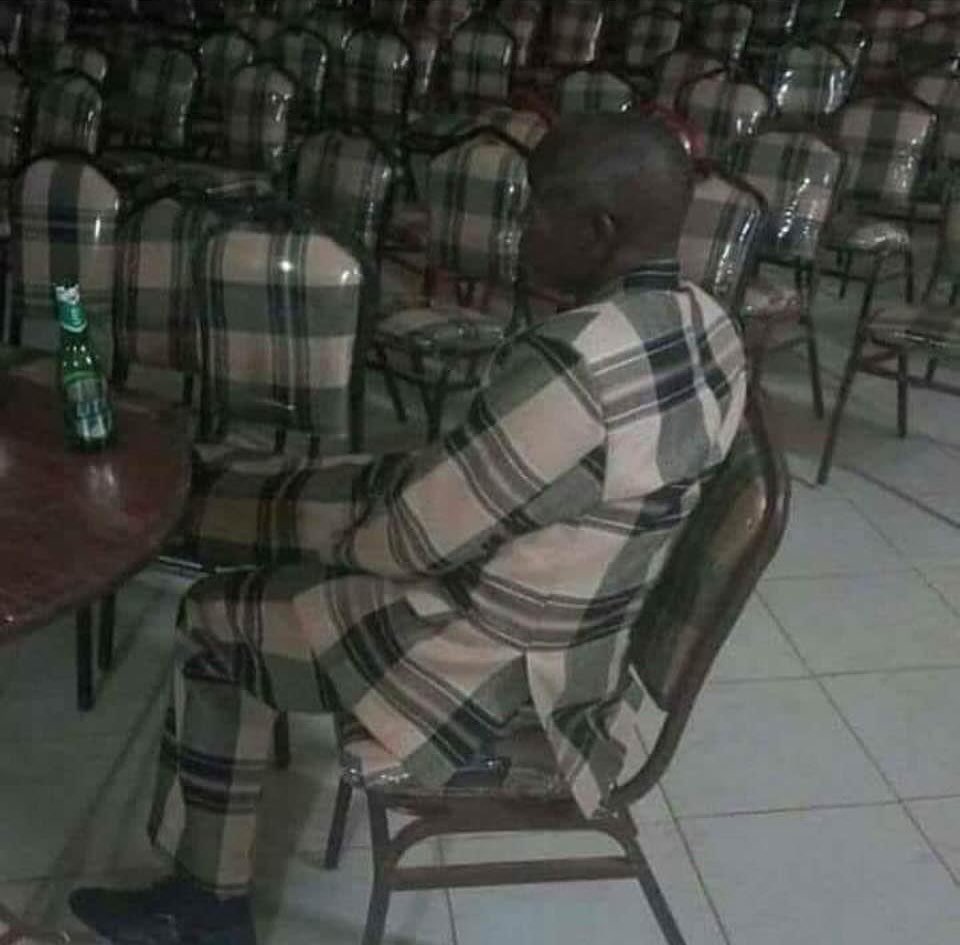 Homebodies tumekaa nyumbani hadi tumeanza kufanana na the furniture