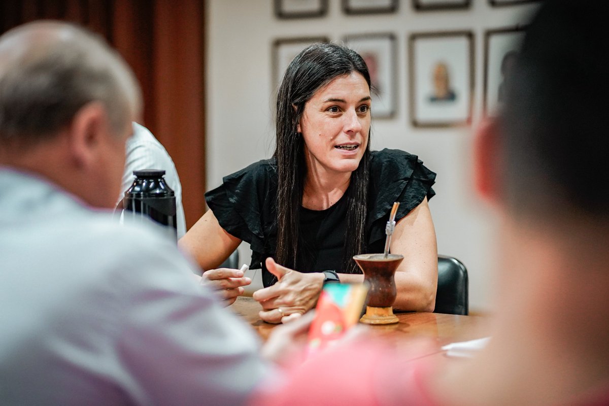 Cerramos el año con más de 3500 gestiones que beneficiaron a usuarios 💧 

Atendimos 2600 consultas virtuales + 1200 presenciales y distribuimos 2.889.000 litros de agua potable.

👉🏾Accedé a un repaso de nuestras acciones desarrolladas durante el 2024 en bit.ly/4iZIRTJ