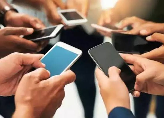 Özel İletişim Vergisi'ne zam!

2024 yılında 400 lira olan ÖİV, 2025 yılında 570 Türk Lirasına yükseltildi.