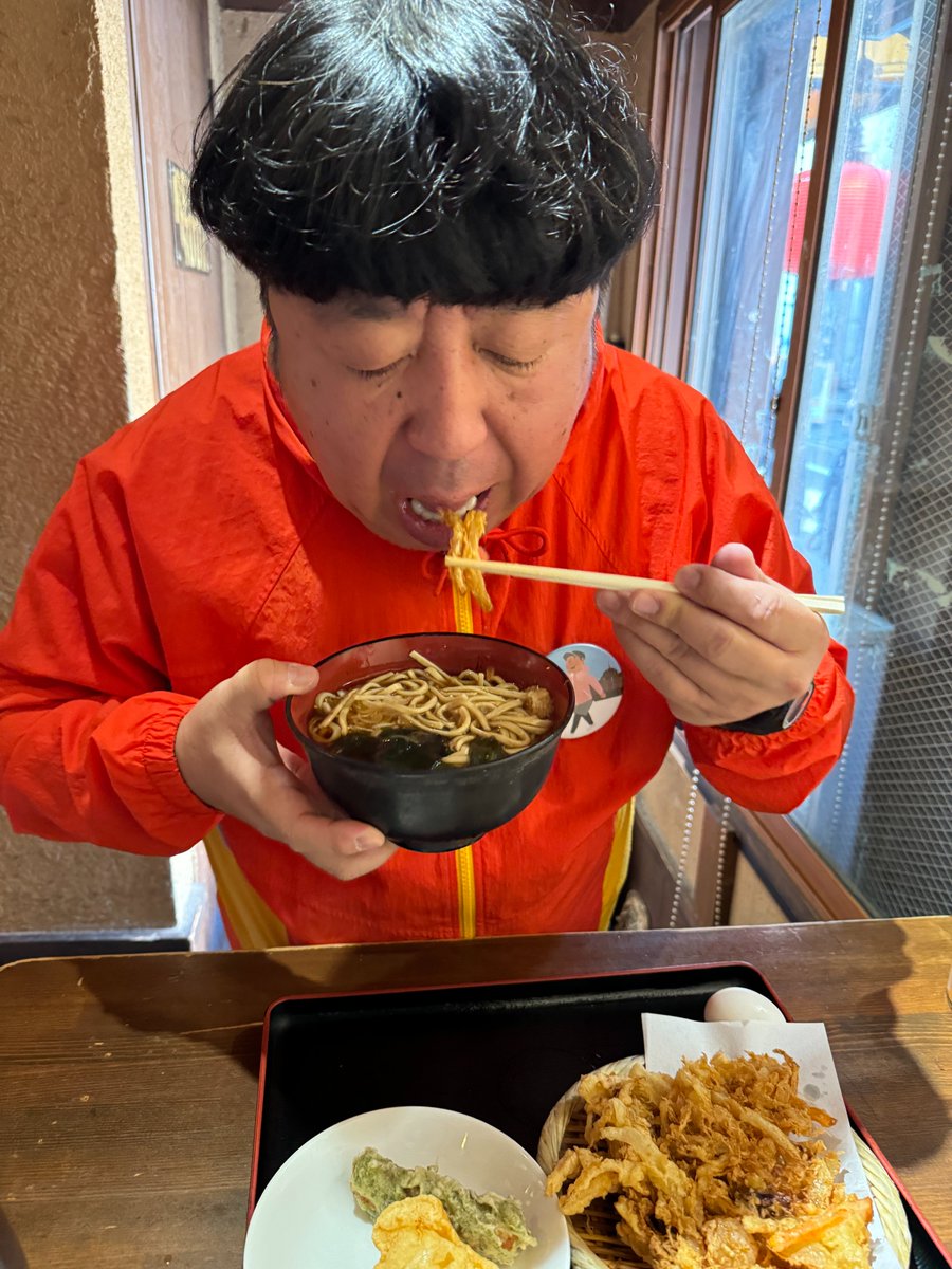 bsa_himutaro's tweet image. 🔔本日よる１１時４５分〜
大晦日と新年の年またぎに
年越しそばを食べ七福神巡りをする
縁起良さげな #ひむ太郎 🐸を見て
初詣に行った気分になっていただけたら
これ幸いです😊🎍

そしてこの放送前の🔔よる１１時〜
北海道で年越しそばを食す
#ケンコバ さんもよろしくです😉…