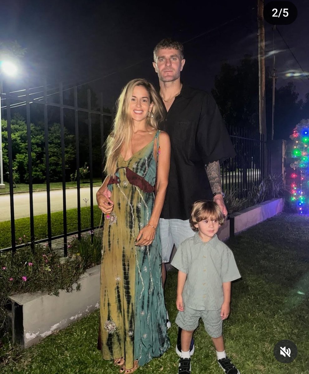 orlandicrvg's tweet photo. Top 3 casais mais lindos do futebol mundial https://t.co/ZpNVKEX3lQ