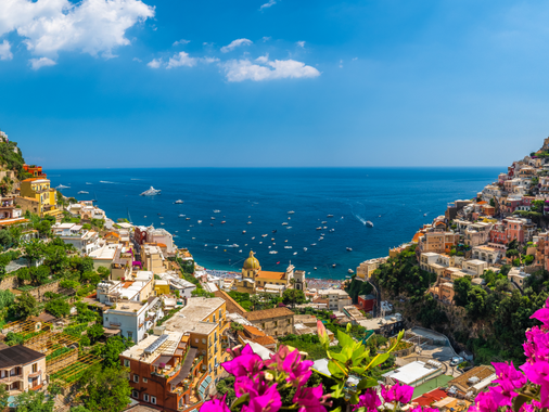 Ready to tick off your travel bucket list?  First up... Amalfi Coast | Italy (avoid July and August) Best for: romantic breaks and stunning coastal views

thehotelguru.com/en-gb/best-hot…

#amalficoast #thehotelguru #travelgram