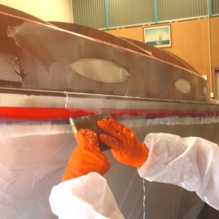 Check out this tip from Adelaide Timber Boatworks! 💁‍ 

“Glass sheathing then filling the weave while the epoxy is still ‘green’- this prevents having to deal with the amine blush AND saves on a round of sanding.” 

#westsystemepoxy #woodenboatbuilding