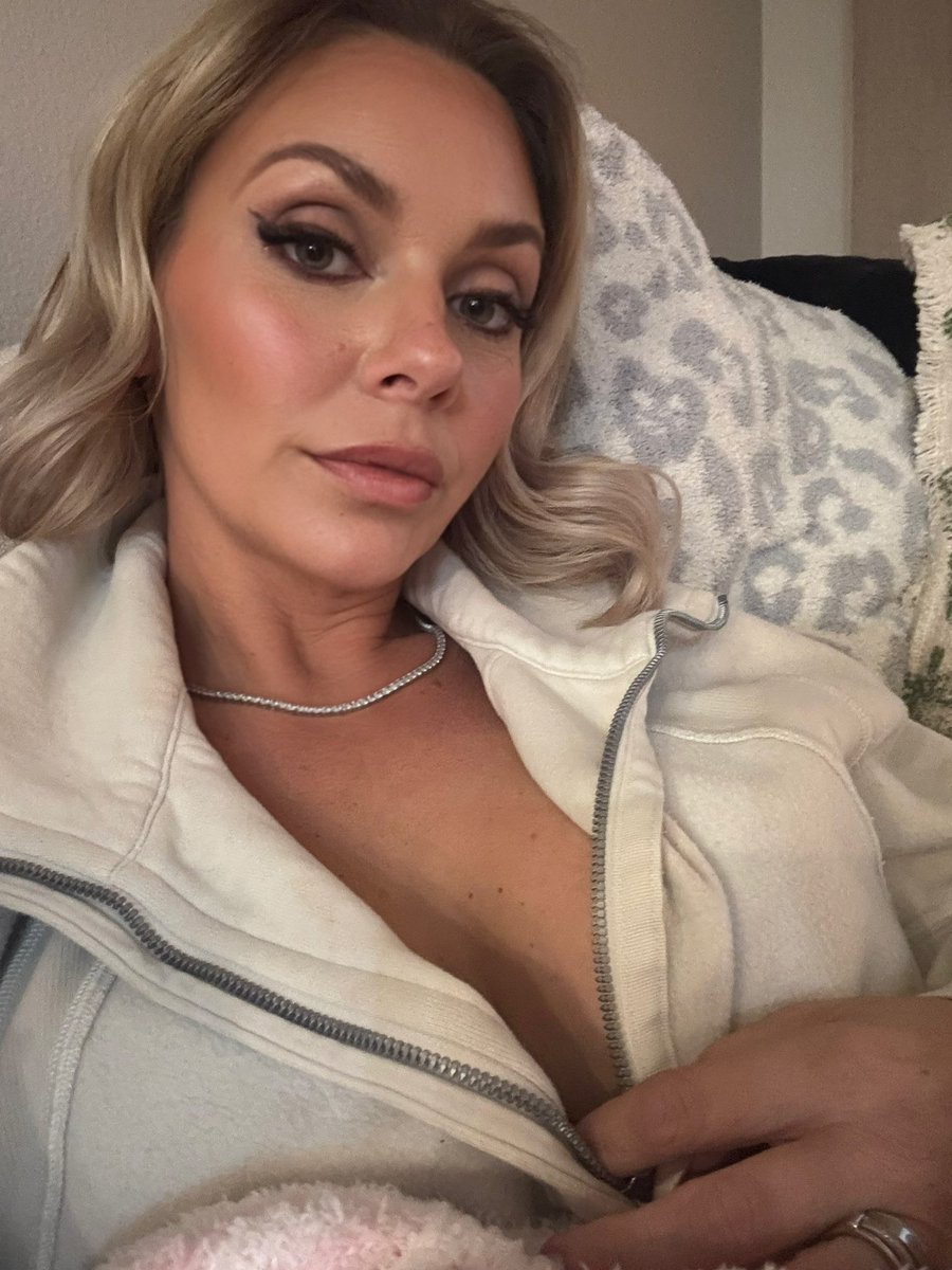 admituwanahit's tweet image. Miss me ??? A single picture triggers you so hard doesnβt it ?
Show me.
FINDOM β’ Luxurydomme β’ cash cow β’ Whalesub β’ goddess