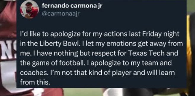 Thomasgreen321's tweet photo. He didn’t even put anything about the player he stepped on on his apology. He doesn’t care, he just cares that he got caught. He’s more apologizing to his team probably so he gets in less trouble if any. @carmonaajr #sports #football #injury https://t.co/i45fynxhfY