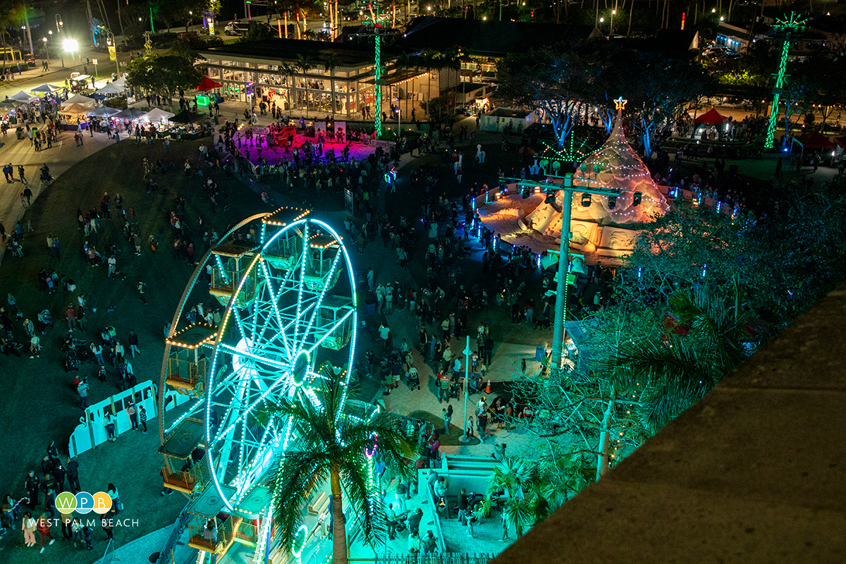 There's still time to see Sandi Tree! Celebrate the New Year with your favorite holiday icon in Downtown West Palm Beach.✨ On New Year's Eve (Tuesday, Dec. 31), Sandi's synchronized music and light shows will be extended through midnight. It will also be your final chance to