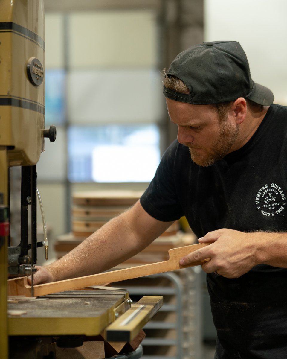 Veritas Guitars tweet media