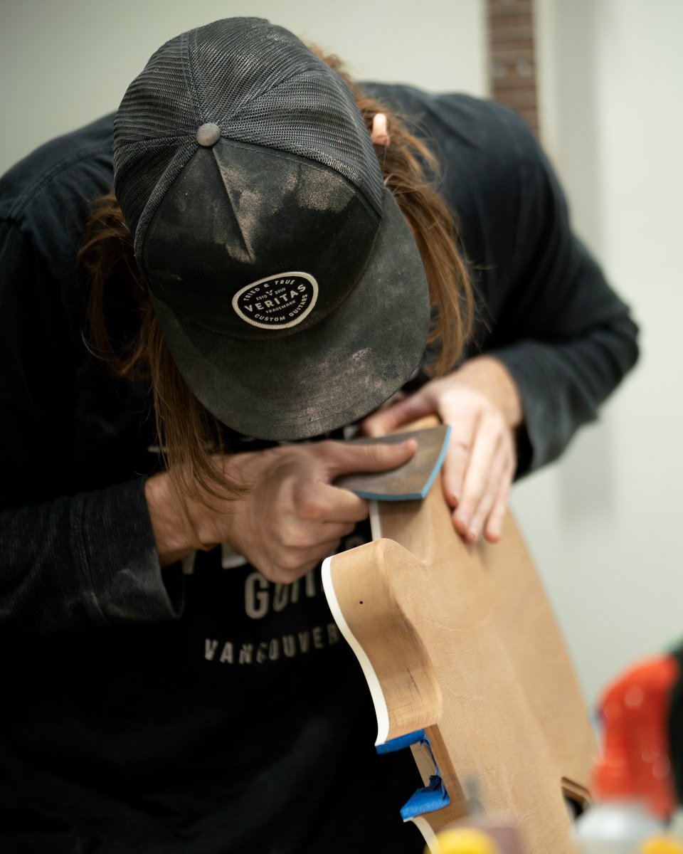 Veritas Guitars tweet media