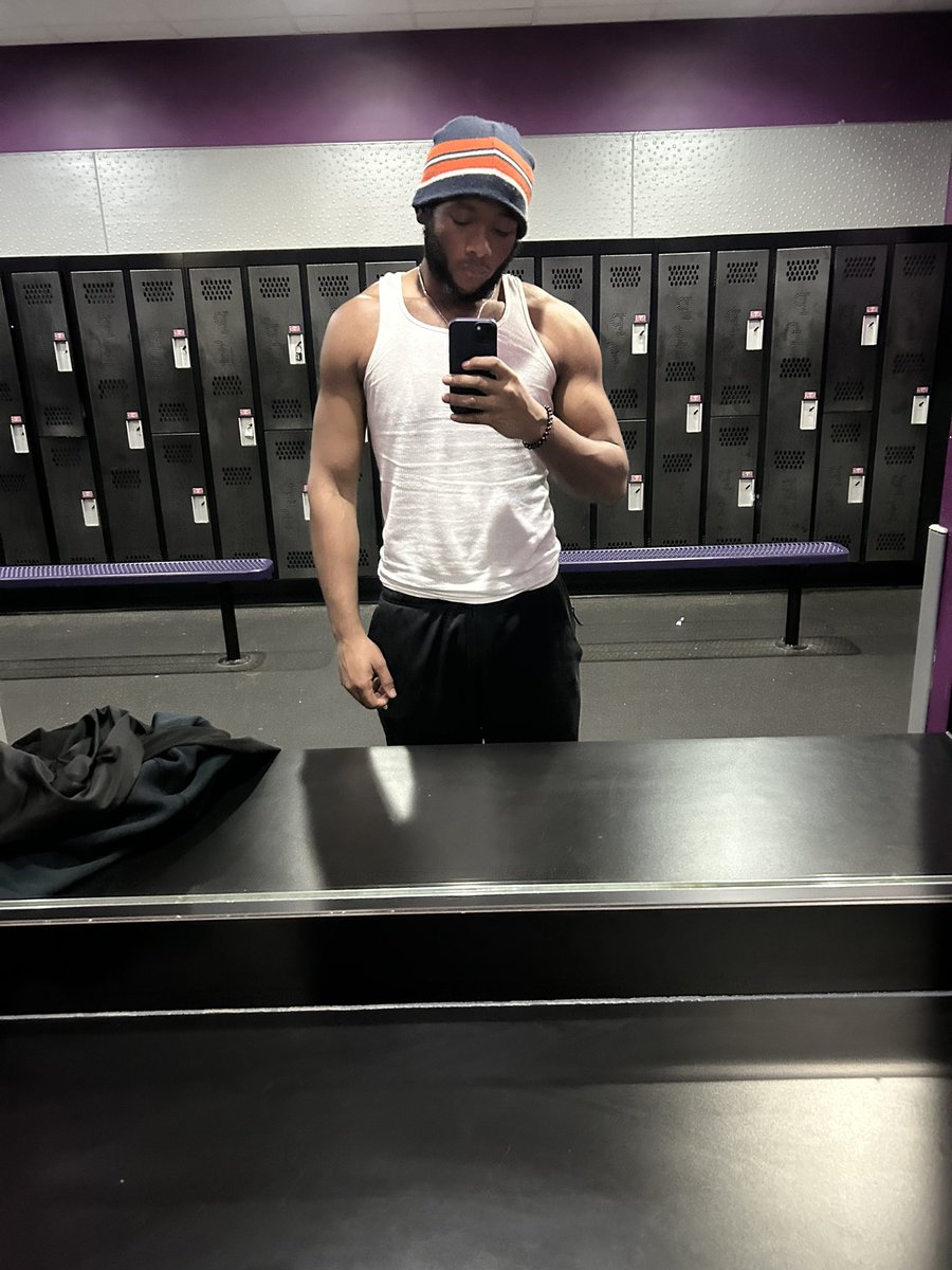 five2wick's tweet photo. first day back after being out for a week.. it feels good to be back on my grind :) https://t.co/Qbz9u5r9am