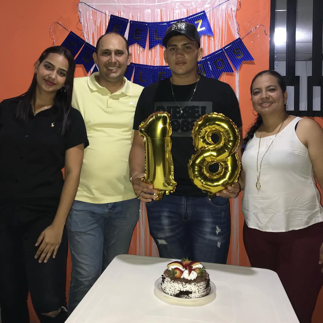 Abro hilo 🧵 para contarles algunos detalles sobre la masacre del Pastor  Evangelico Marlon Lora y su Familia en Aguachica, Cesar.