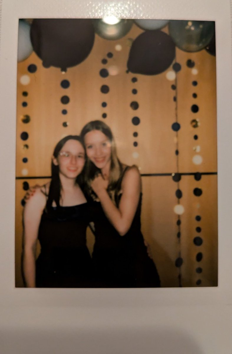 Heyy, eine gute Freundin und Ich suchen eine 2-Zimmer Wohnung oder eine WG in Konstanz, in die wir gemeinsam ab März einziehen können.
Unser gemeinsames Budget liegt bei 1100€ warm bzw. 550€ warm jeweils.

Falls ihr jemanden kennt der jemand kennt… Bitte Retweet 🤍