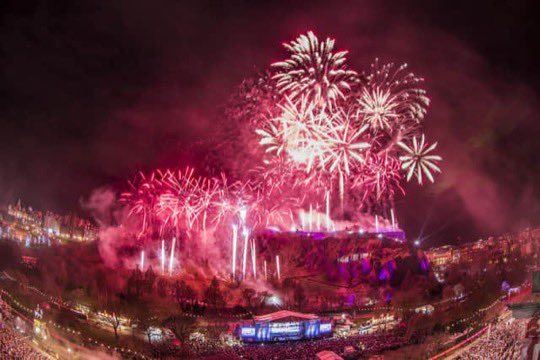 Edinburgh pulls the plug on its main outdoor Hogmanay events in the face of days of high winds forecast for the city centre until after the bells.
Organisers say all indoor events due to take place tonight, tomorrow &amp; on New Year’s Day are still on. 
scotsman.com/arts-and-cultu…