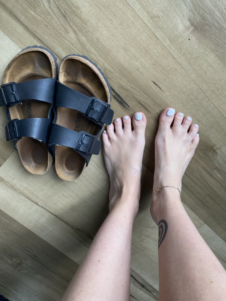 RoseDarlingg's tweet photo. Pedicure time!

What do we think I’m going with this week?

You can provide for the gorgeous toes, like a “real” man would.
Throne Wishlist in bio 🙇🏽‍♂️ 💵 https://t.co/oegLxE1Q02