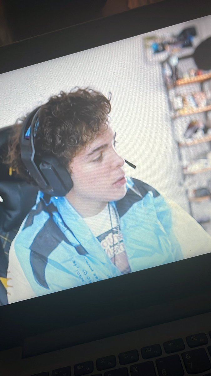 Mira como lo dejastes destruido <a href="/Nousotwiterrrrr/">Enzo</a> lo abandonasteeeeeeees 😭😭😭😭🫵