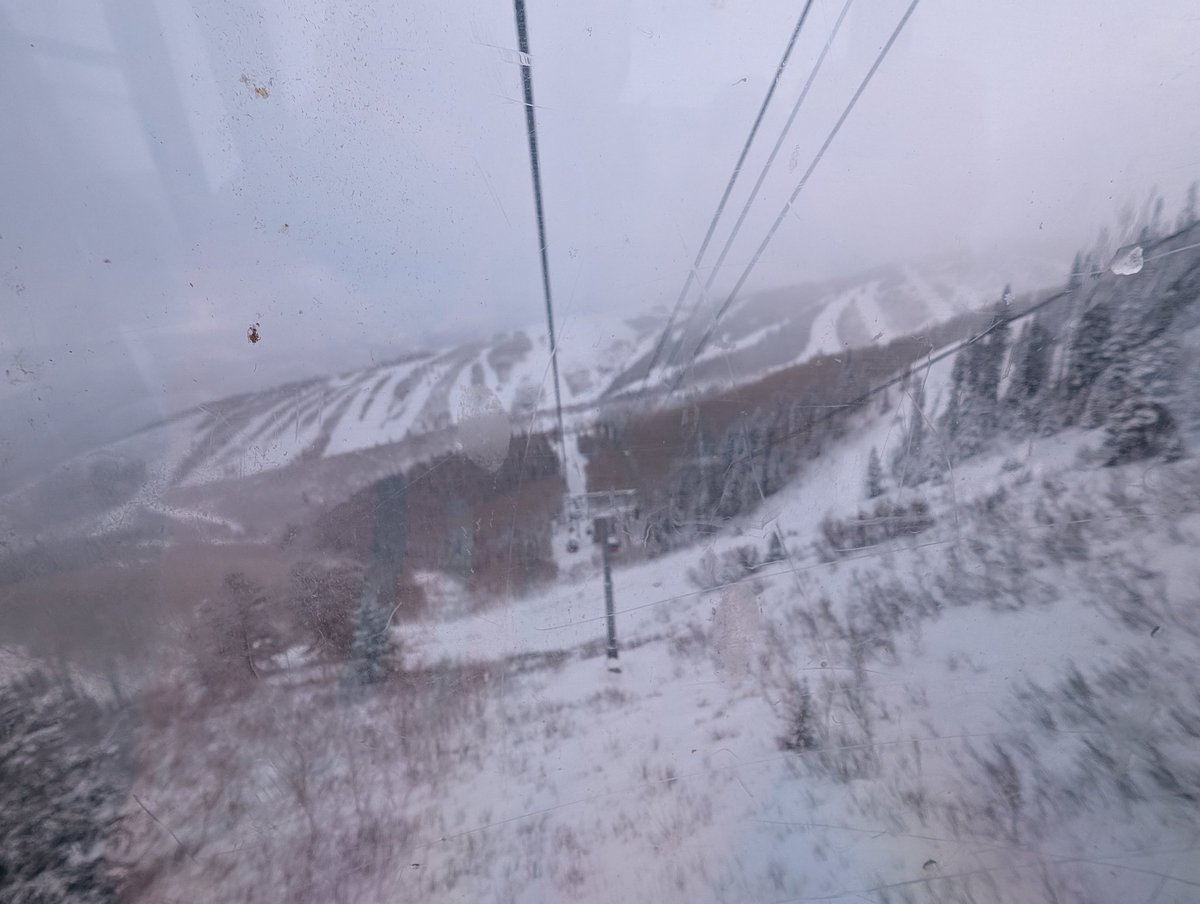 lorenkutsko's tweet photo. Lots of great snow and the runs look awesome! Too bad @pcski can't seem to manage their resort well enough to open them :-( https://t.co/jN8GcY3Mec