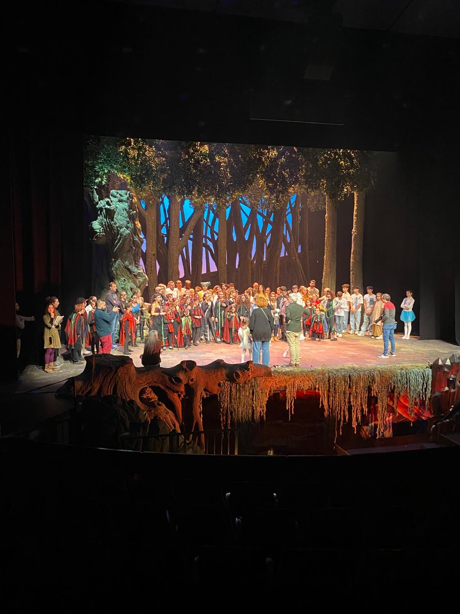 Hem acabat temporada 🥳👏🏻🙌🏻 Satisfets i contentes d'haver gaudit de tot el que comporta un muntatge tradicional, familiar i amateur 😇😈 Passió pel teatre ❤️
Agraïment gran a <a href="/TAGranollers/">Teatre Auditori de Granollers</a>