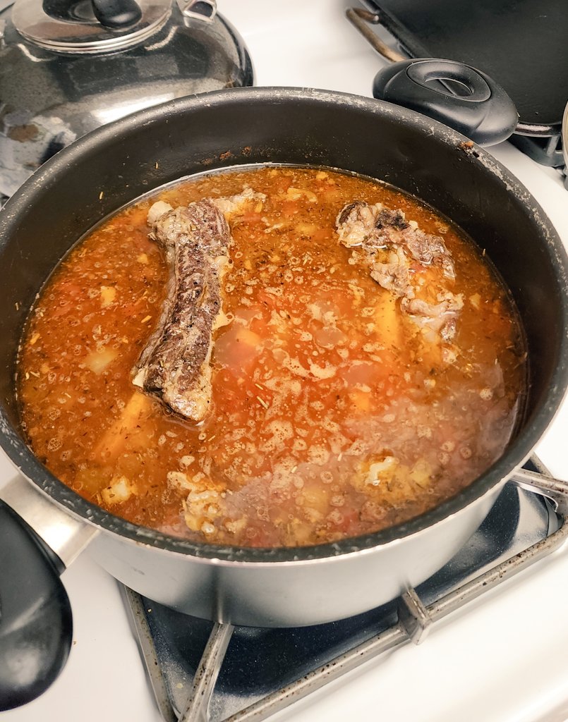 MHPoison1's tweet photo. About those leftover prime rib bones for vegetable soup last night
#CookingIsLife
#soupszn https://t.co/OrlfzrtRZz