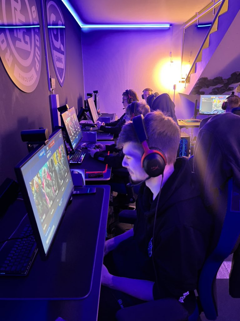 Why console, why Rainbow Six?

Our decision wasn't easy at the beginning because we were aware that after an announcement we would put a lot of pressure on the boys in the team. What was important for us was the general support of German teams at ESC Gaming. We didn't want to let