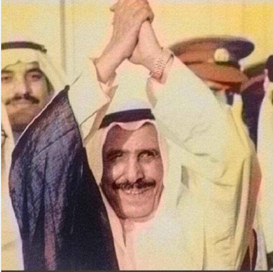 ٣١ / ١٢ / ١٩٧٧

انا وشعبي كلبونا جماعة 
الدين واحد والهدف اخدم الشعب 
لوضاق صدر الشعب ما استر ساعة 
اضيق من ضيقه واستر لو حب ..