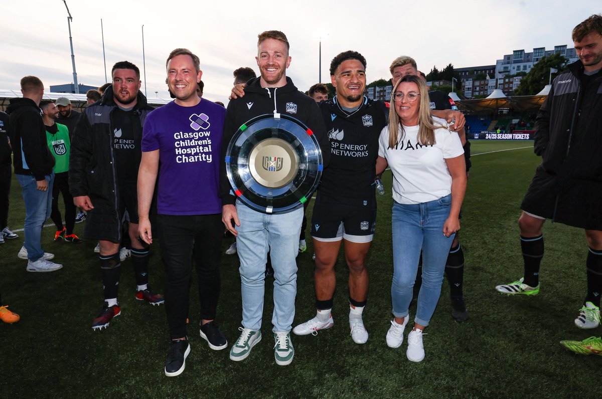 GlasgowWarriors's tweet photo. 2024 has been pretty good 🏆

#WhateverItTakes ⚔️🛡️ https://t.co/J2A4LMqRBt