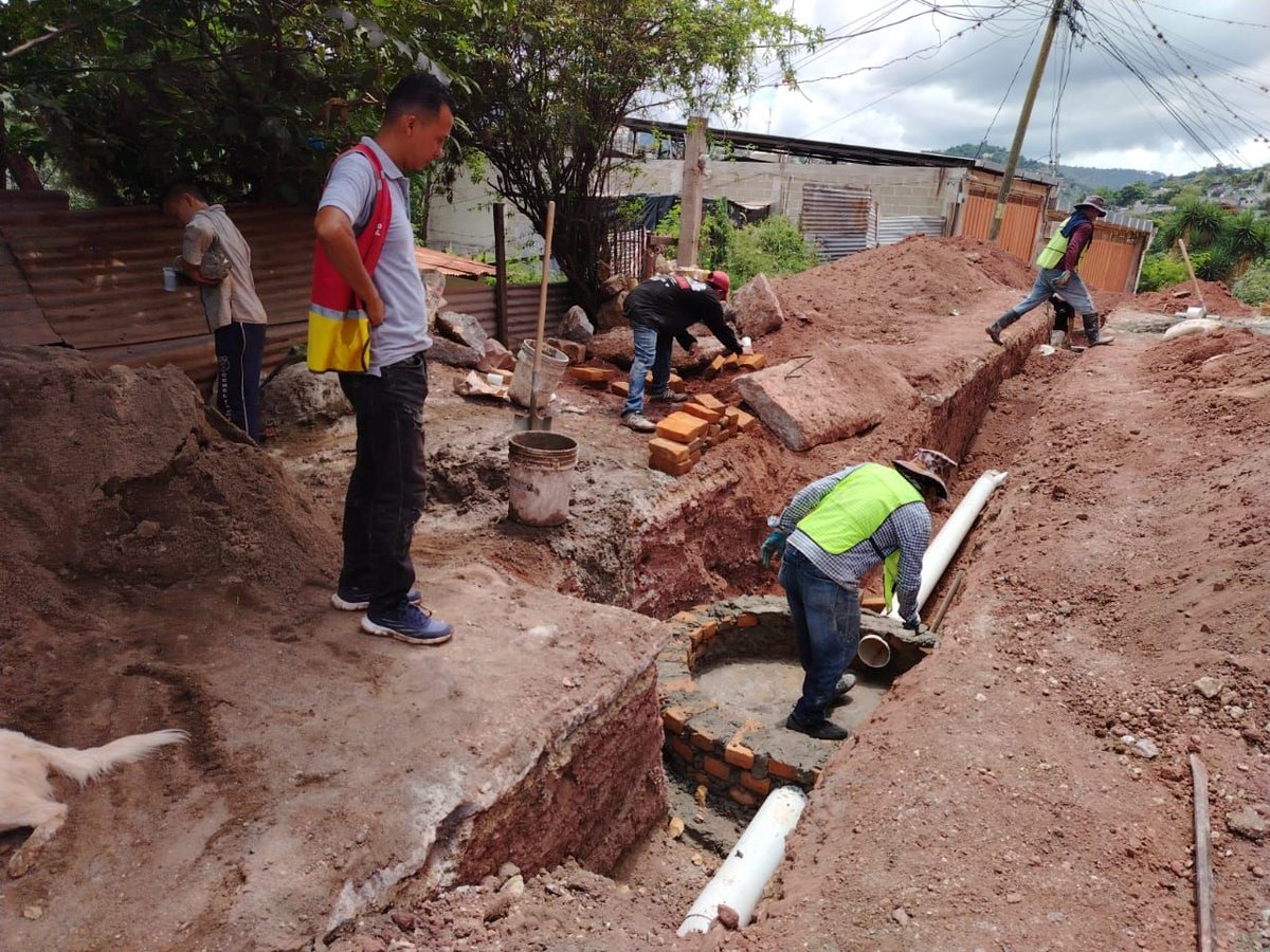 Jorge Aldana (@jorgealdanab) on Twitter photo A través de la <a href="/umapsdc/">Unidad Municipal de Agua Potable y Saneamiento</a>, este 2024 beneficiamos a más de 2,500 capitalinas y capitalinos con proyectos de alcantarillado sanitario.
Con una inversión de más de 18 millones 200 mil lempiras, intervenimos diferentes puntos del Distrito Central, como :
- Col. Villa Nueva, A través de la <a href="/umapsdc/">Unidad Municipal de Agua Potable y Saneamiento</a>, este 2024 beneficiamos a más de 2,500 capitalinas y capitalinos con proyectos de alcantarillado sanitario.
Con una inversión de más de 18 millones 200 mil lempiras, intervenimos diferentes puntos del Distrito Central, como :
- Col. Villa Nueva,