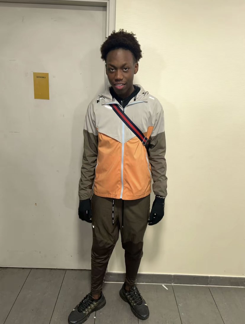 ethvn2912's tweet image. « Azi vient on love en #v2v » 🤣🤣🤣🤣