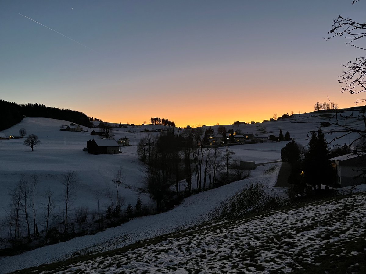 I’m coining a new word: #Swisstwixmas. The best way to end the year. <a href="/MySwitzerland_e/">Switzerland</a> 🇨🇭🎿