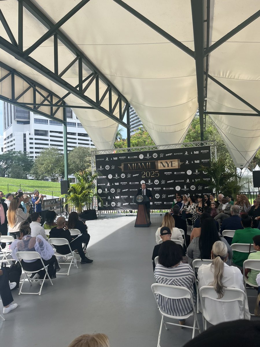 LauraNBC6's tweet photo. Press conference at Bayfront Park ahead of big #NYE celebration. @nbc6 https://t.co/pFcKWotpMA