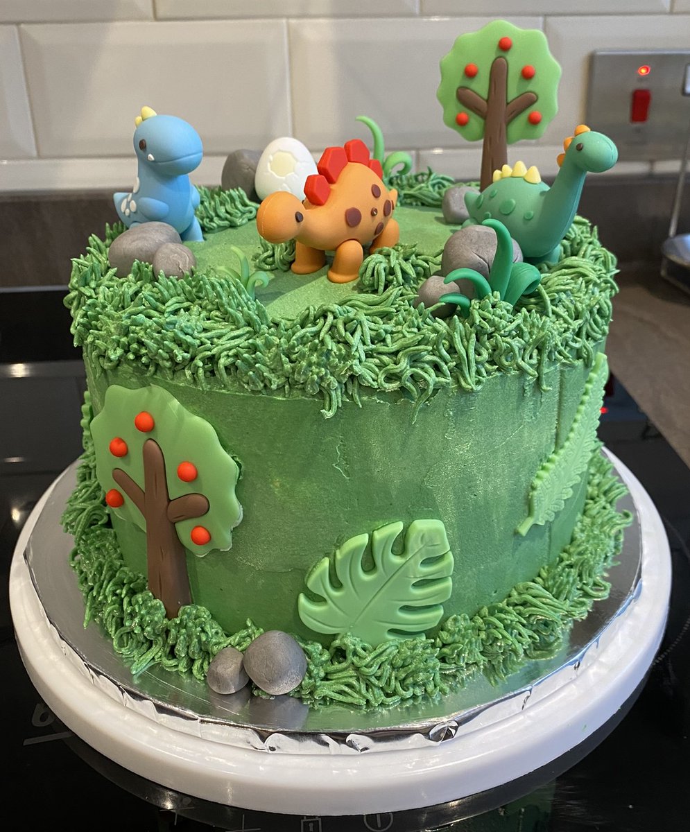 freecakesbwd's tweet photo. How roarsome is this cake?!
Thank you to @SparkBWD for this referral. The young man this cake was for has made so much progress this year, along with his family.
We hope that this gorgeous cake baked by volunteer Liz made his birthday a very special one.
#BakingADifference https://t.co/zEhLDsCLHK