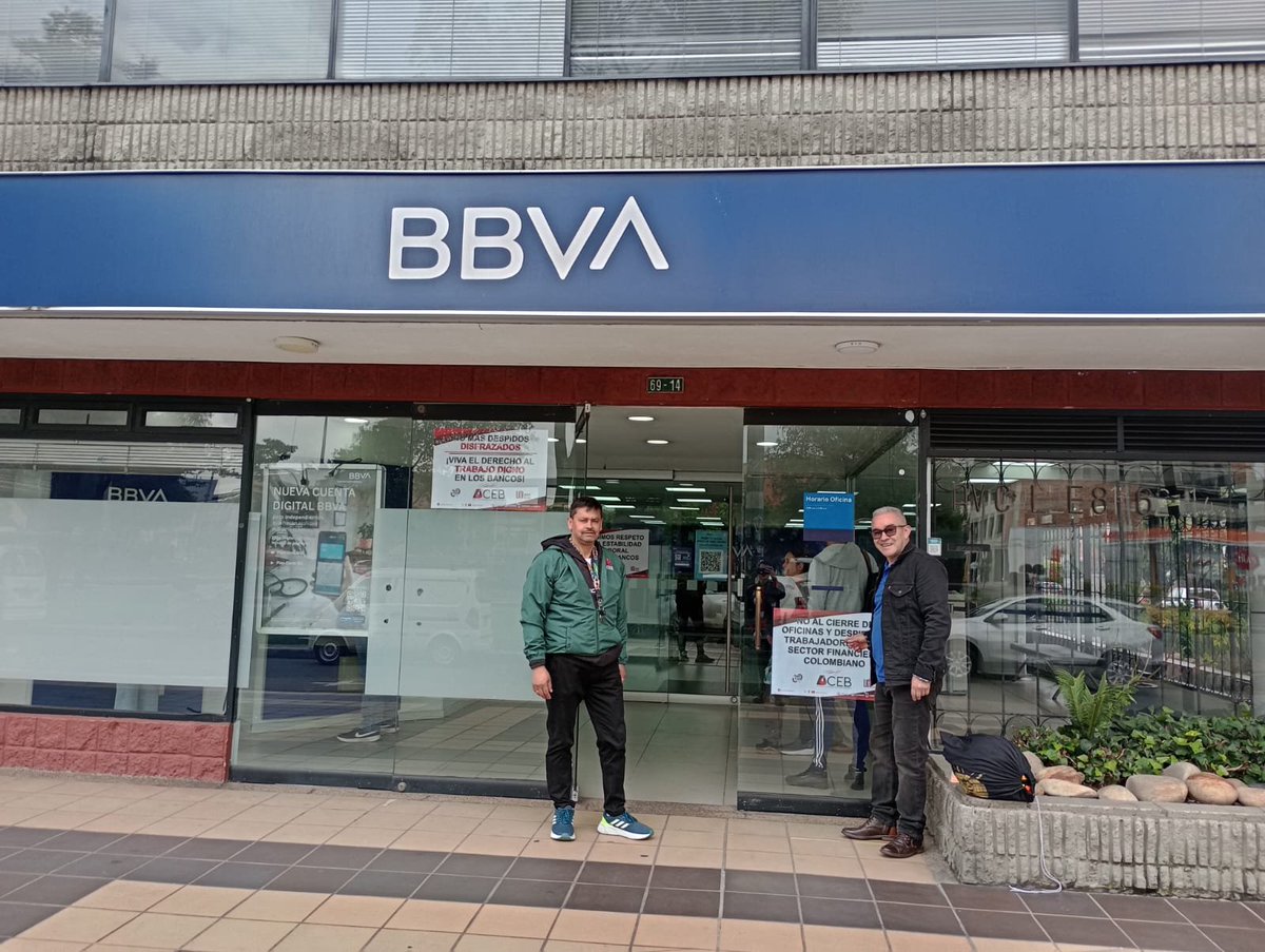 ACEB Bogotá | Continúa en mítines de denuncia en las oficinas del <a href="/bbva/">BBVA</a>  por las modificaciones unilaterales a los contratos de trabajo que afectan gravemente la estabilidad laboral de los empleados

¡ Exigimos respeto a los derechos de los trabajadores ! <a href="/cutcolombia/">Central Unitaria de Trabajadores</a>